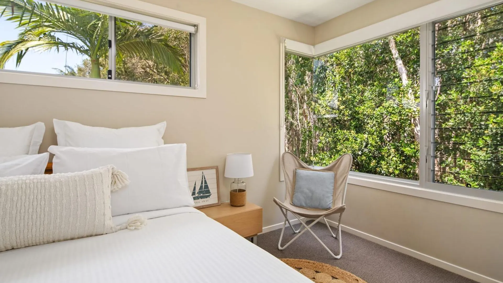 Mount Coolum Beachfront Abode With Private Rooftop Yaroomba 度假居