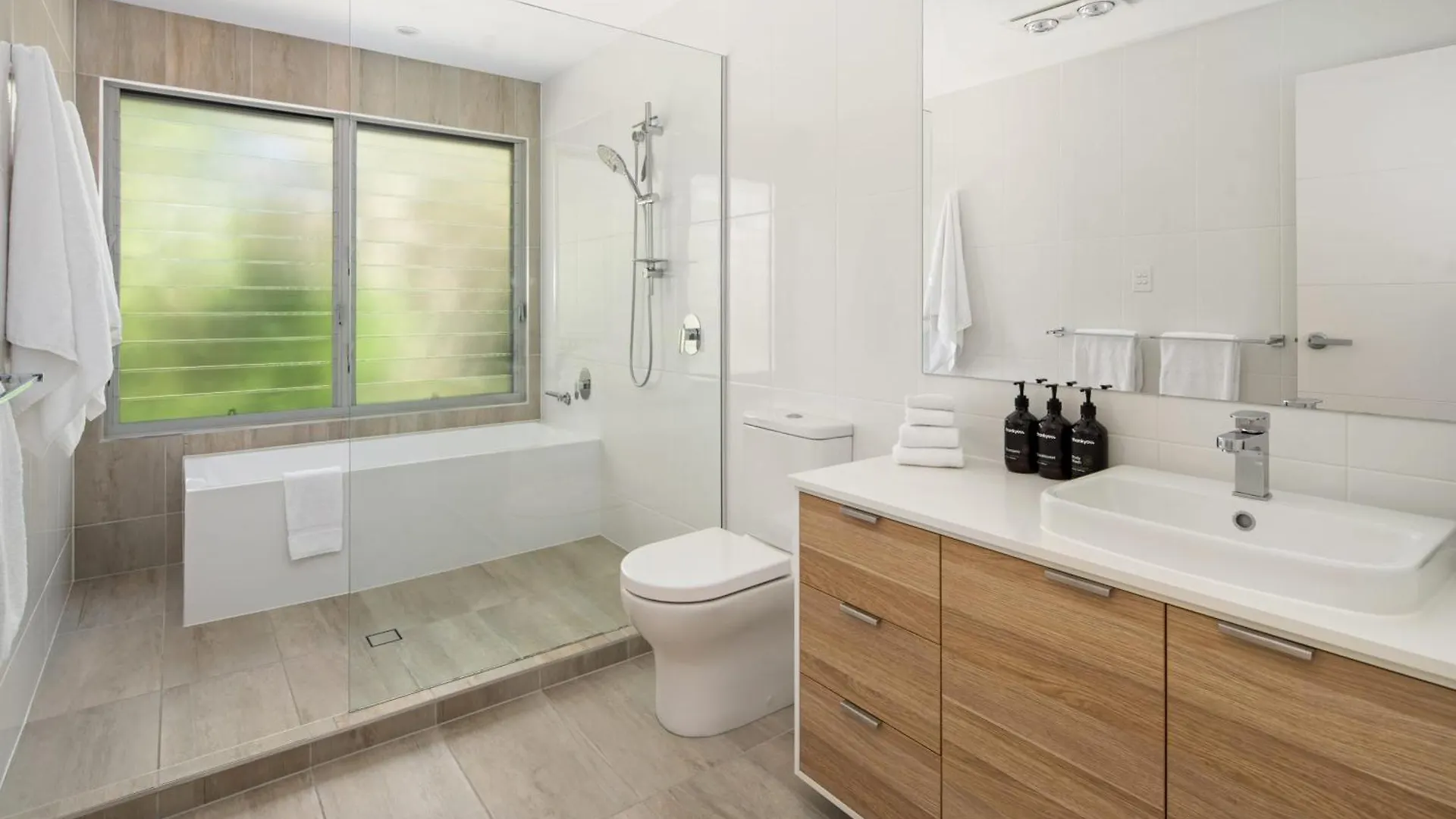 Mount Coolum Beachfront Abode With Private Rooftop Yaroomba 度假居