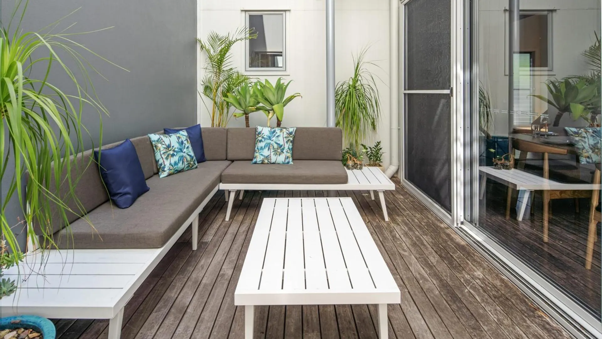 Mount Coolum Beachfront Abode With Private Rooftop Yaroomba