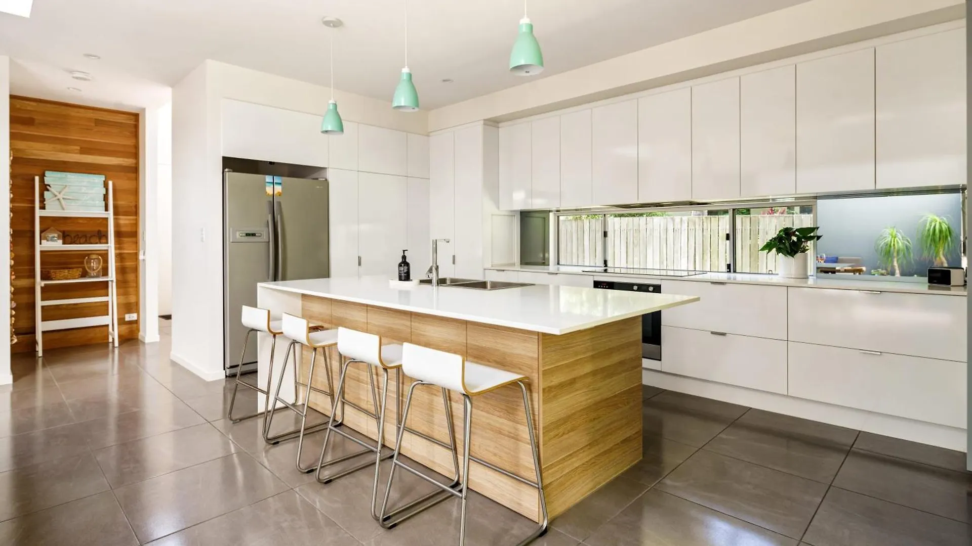 Mount Coolum Beachfront Abode With Private Rooftop Yaroomba